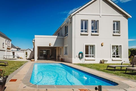 Fifty1 on Long on Kingswood Golf Estate House in Western Cape