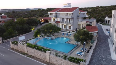 Property building, Swimming pool, Breakfast