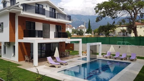 Property building, Garden, Garden view, Mountain view, Pool view, Swimming pool, sunbed