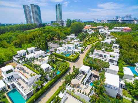 Property building, Day, Neighbourhood, Bird's eye view, View (from property/room), City view, Pool view, Swimming pool, Location