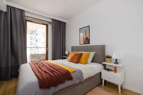 Bed, Day, Balcony/Terrace, Balcony/Terrace, Seating area, Bedroom, Time of day