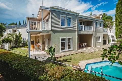Property building, Neighbourhood, Pool view, Swimming pool