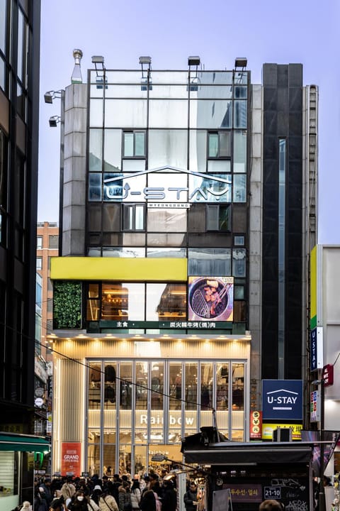 Facade/entrance
