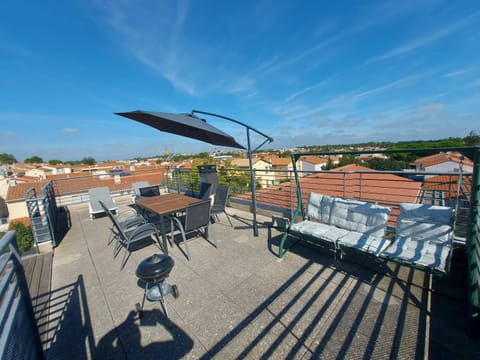 Patio, View (from property/room), Living room, sunbed