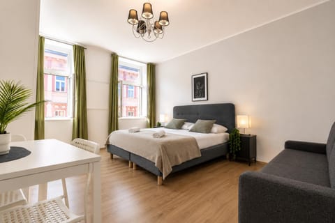 Property building, Bed, Seating area, Bedroom