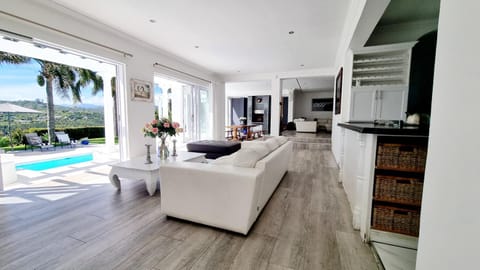 Kitchen or kitchenette, Living room, Swimming pool