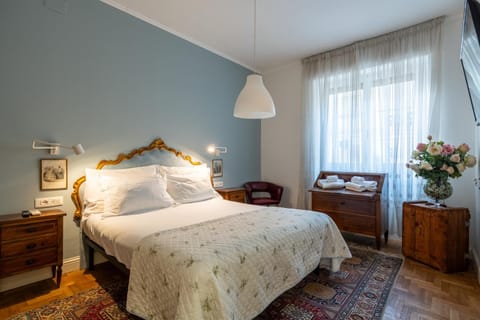 Bedroom, furniture, towels