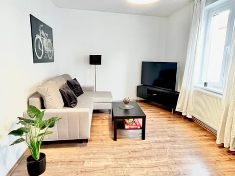 Communal lounge/ TV room, TV and multimedia, Living room, Seating area, Evening entertainment