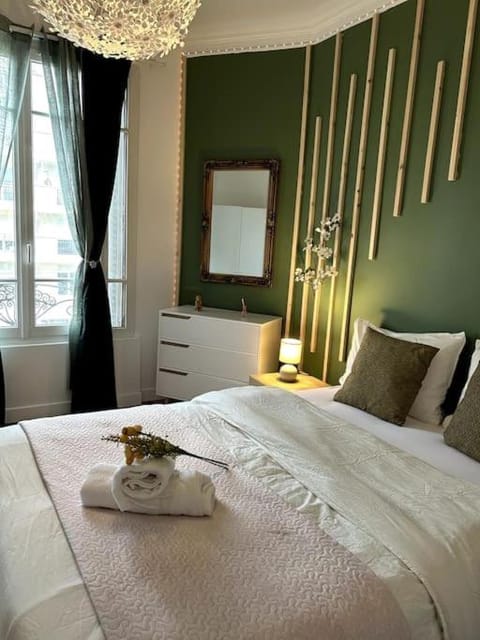 Bed, Kitchen or kitchenette, Photo of the whole room, Bedroom, towels