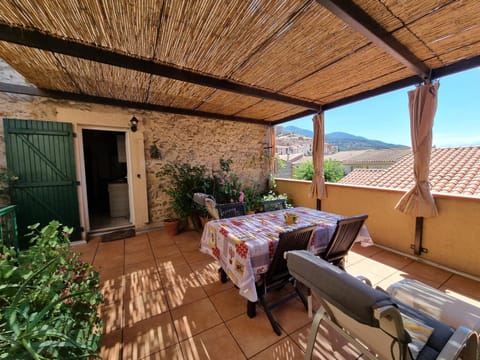 Patio, Day, Natural landscape, View (from property/room), Balcony/Terrace, Dining area, Mountain view