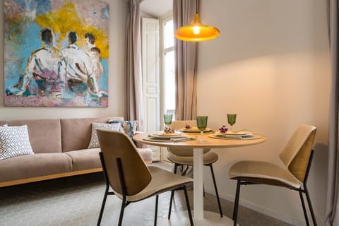 Seating area, Dining area