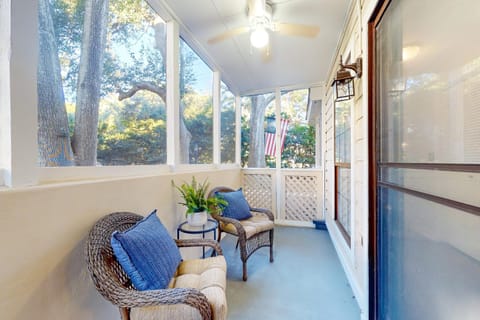 Sandpiper Cottage - 30 Day Rental House in Mount Pleasant