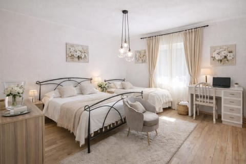 MARY HOUSE CAMERE Panorama relax garden With Free Parking Apartment in Province of Brescia