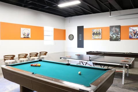 Billiard, Game Room