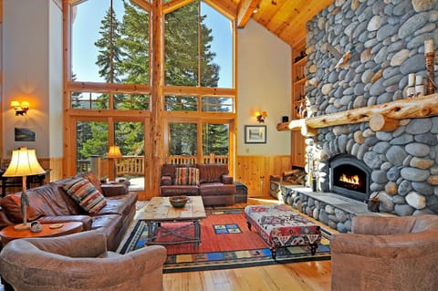 Sierra Crest at Palisades Tahoe - Secluded Luxury 5BR 5 BA w Wood Fireplace House in Palisades Tahoe (Olympic Valley)