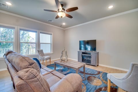 Near Grand Lake Charming Grove Home with Deck House in Grove