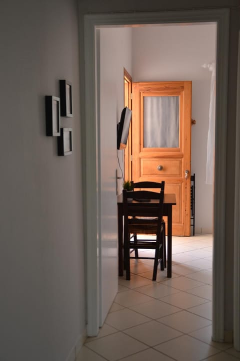 Hibiscus House in traditional settlement of Parikia Apartment in Paros