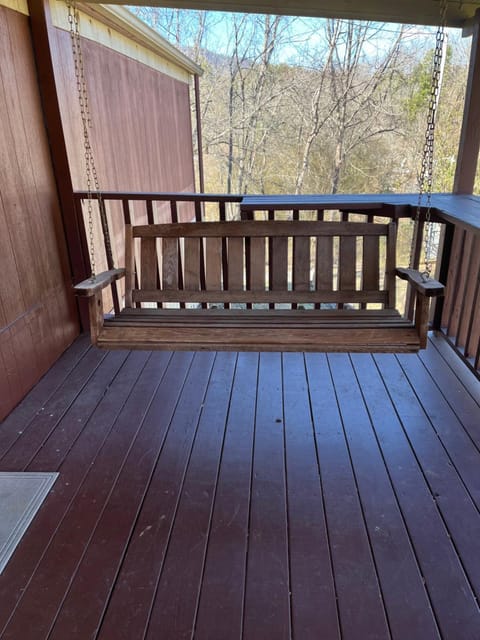 Maple Street Overlook Villa in Lackey Hill