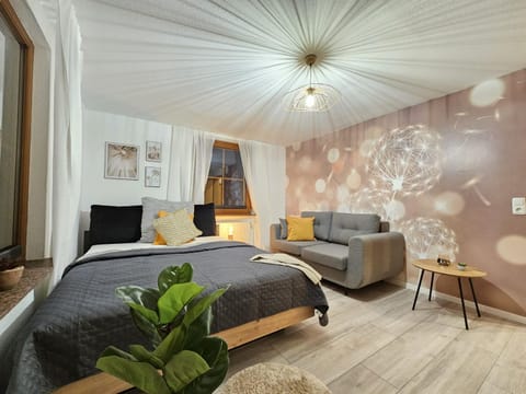 Bed, Photo of the whole room, Seating area, Bedroom