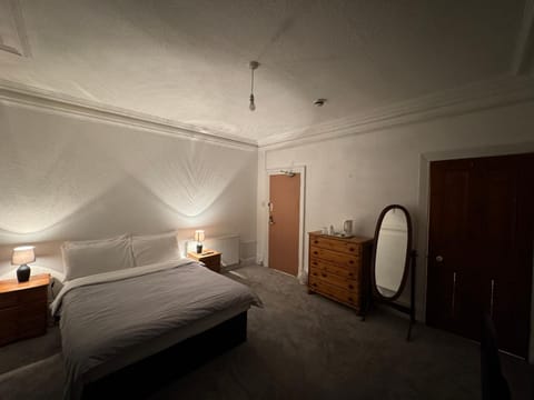 Hotels 24-7 - The Old Knoll Guesthouse Bed and Breakfast in Newport