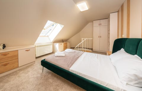 Bed, Living room, Photo of the whole room, Seating area, Bedroom, wardrobe