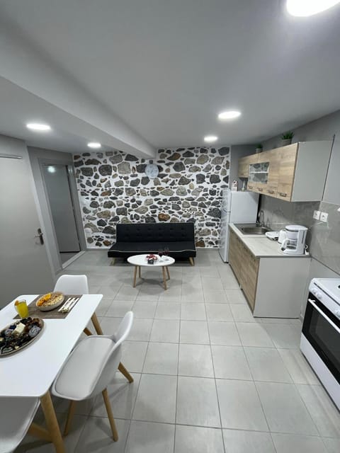 TV and multimedia, Kitchen or kitchenette, Seating area, kitchen, kitchen