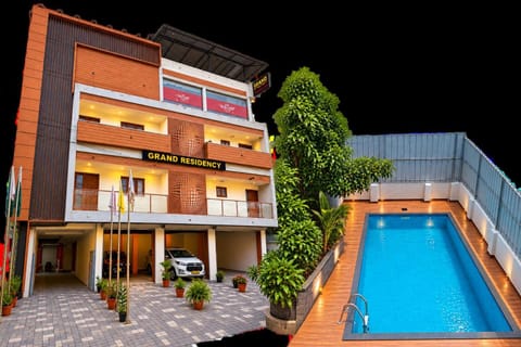 Property building, Pool view
