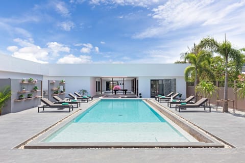 Day, Pool view, Swimming pool, Swimming pool, sunbed