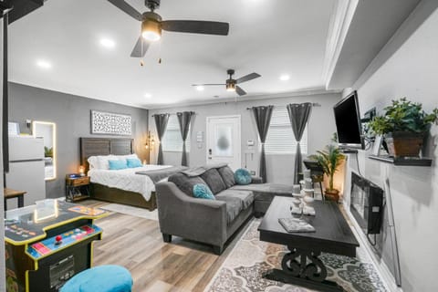 TV and multimedia, Living room, Evening entertainment, Bedroom