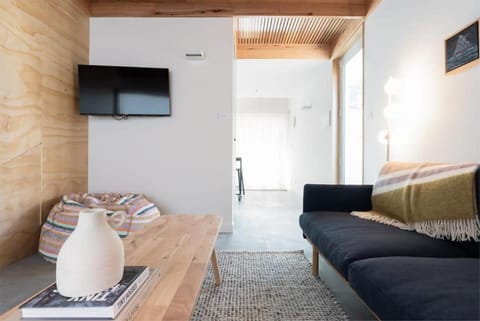 City Lights & Tiny Delights: Near CBD =& Parking House in Launceston