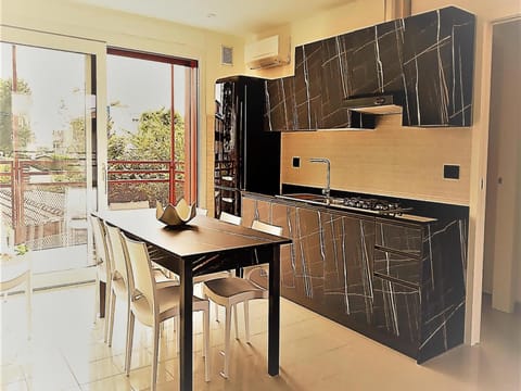 Dining area, kitchen