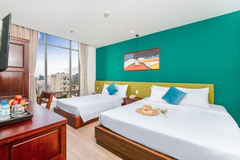 Bed, TV and multimedia, Food and drinks, Photo of the whole room, Bedroom, Landmark view