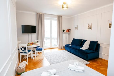 Seating area, Bedroom