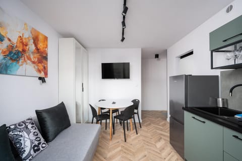 Communal lounge/ TV room, TV and multimedia, Kitchen or kitchenette, Living room, Seating area, Dining area, Evening entertainment, pet friendly, stove