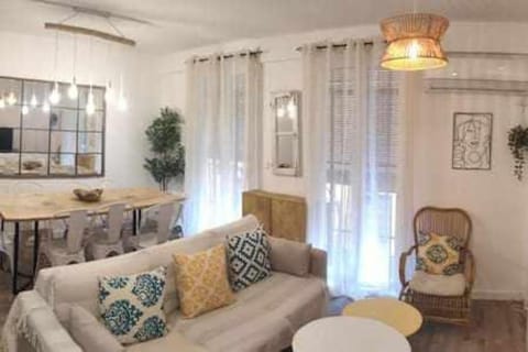 Living room, Photo of the whole room, Seating area, Dining area