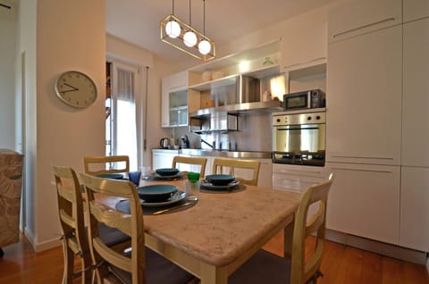 Dining area, kitchen