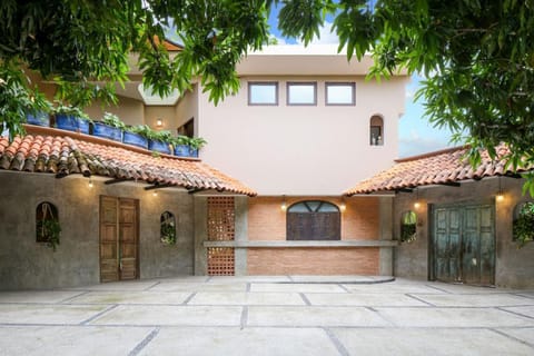Property building, Facade/entrance, Day