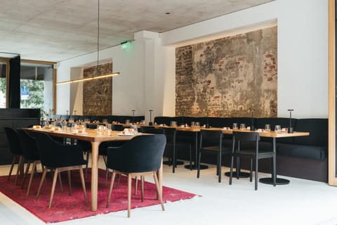 Restaurant/places to eat, Banquet/Function facilities