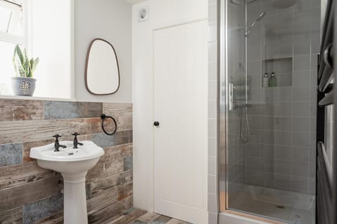 Ina's Cottage - Seasgair Lodges House in Portmahomack