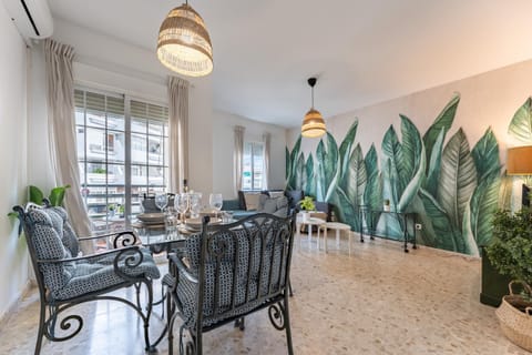 Living room, Photo of the whole room, Seating area, Dining area