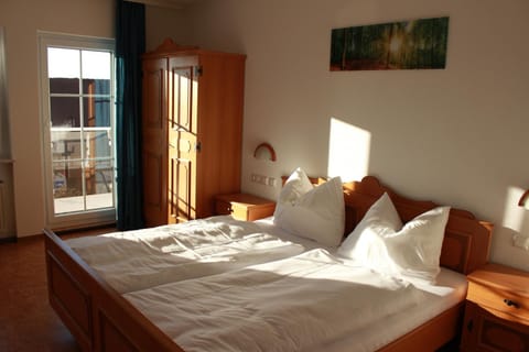 Bed, Balcony/Terrace, Photo of the whole room, Bedroom
