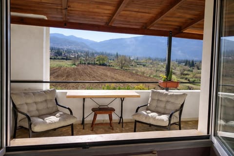 Patio, Spring, Day, Natural landscape, View (from property/room), Balcony/Terrace, Seating area, Mountain view