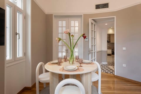 Acropolis Maisonette 3BR 6ppl 15min Metro&Museum Apartment in Kallithea