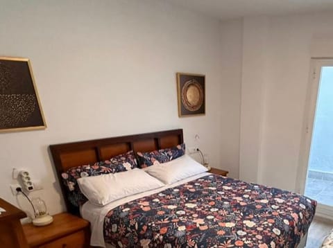 Bed, Photo of the whole room, Decorative detail, Bedroom
