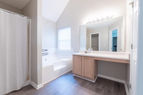 Bathroom, Bath, towels