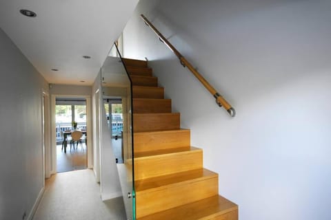 The Oars - Riverfront Property House in Henley-on-Thames