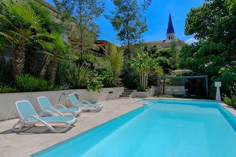 Patio, Spring, Day, Natural landscape, Garden, Garden view, Pool view, Swimming pool, sunbed
