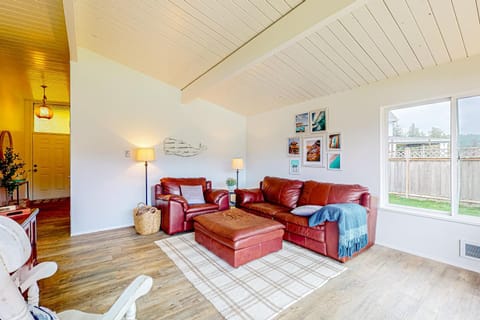 Gathering Together Cabin Cabin in Gig Harbor