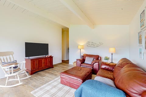 Gathering Together Cabin Cabin in Gig Harbor