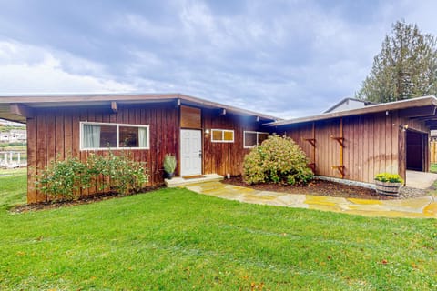 Gathering Together Cabin Cabin in Gig Harbor